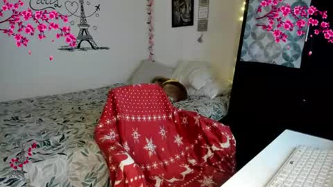 Snapshot of cleo_christmas chatting on June 14, 2026, 12:19 am cleo_christmas online show from June 14, 2026, 12:19 am