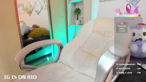 Snapshot of cleo_nilee chatting on November 23, 2025, 3:34 pm cleo online show from November 23, 2025, 3:34 pm