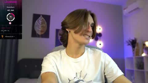 Snapshot of cleo_stringer_ chatting on October 2, 2025, 8:32 am Cleo online show from October 2, 2025, 8:32 am