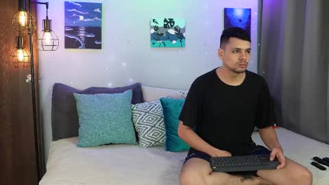 Snapshot of cleoanubis_ chatting on October 28, 2025, 7:01 am Girl Juliana and Federico online show from October 28, 2025, 7:01 am