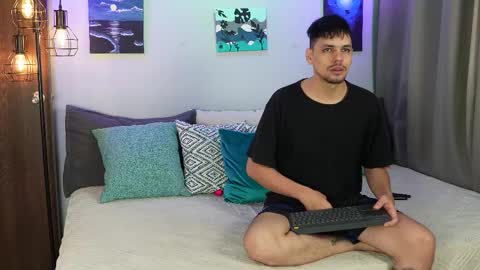 Snapshot of cleoanubis_ chatting on October 31, 2025, 6:03 am Girl Juliana and Federico online show from October 31, 2025, 6:03 am