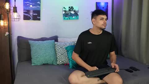 Snapshot of cleoanubis_ chatting on November 2, 2025, 5:43 am Girl Juliana and Federico online show from November 2, 2025, 5:43 am