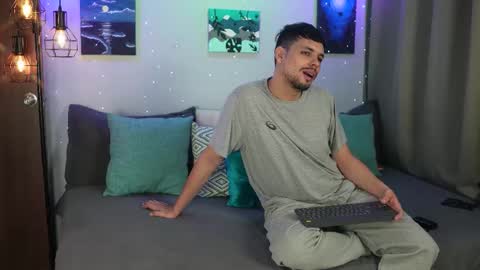 Snapshot of cleoanubis_ chatting on November 10, 2025, 3:38 am Girl Juliana and Federico online show from November 10, 2025, 3:38 am