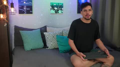 Snapshot of cleoanubis_ chatting on November 11, 2025, 5:51 am Girl Juliana and Federico online show from November 11, 2025, 5:51 am