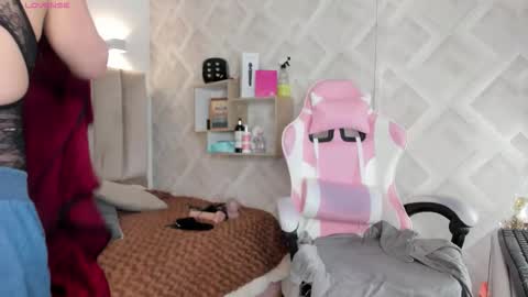 clhoe_johnson_ online show from March 5, 2026, 12:12 pm