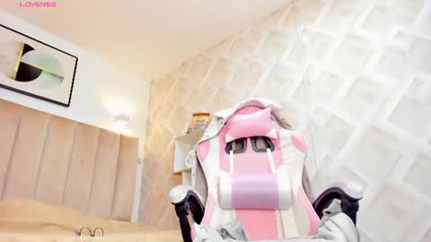 Snapshot of clhoe_johnson_ chatting on July 1, 2026, 9:00 am clhoe_johnson_ online show from July 1, 2026, 9:00 am