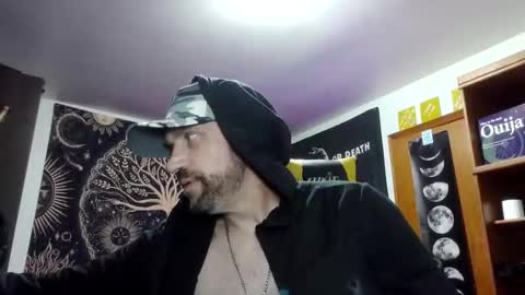 Snapshot of clintwood12 chatting on November 22, 2025, 4:11 am chad online show from November 22, 2025, 4:11 am