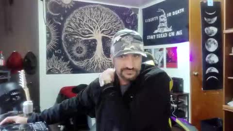 Snapshot of clintwood12 chatting on November 22, 2025, 9:25 pm chad online show from November 22, 2025, 9:25 pm