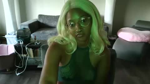 High Queen Clio online show from September 17, 2025, 5:25 pm