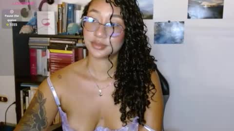 Snapshot of clitia_xx chatting on November 6, 2025, 12:33 am Clitia online show from November 6, 2025, 12:33 am