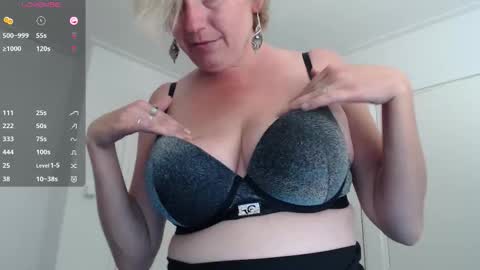 Syl  online show from September 23, 2025, 9:23 am