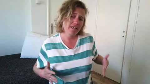 Syl  online show from April 26, 2026, 2:48 pm