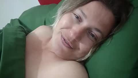 Syl  online show from May 18, 2026, 9:42 pm