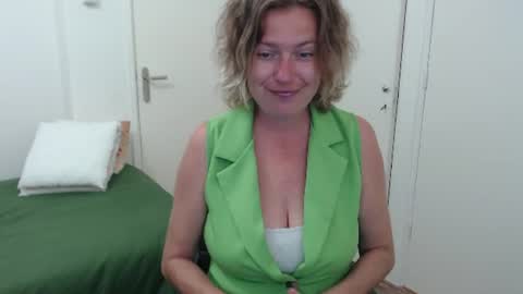 Syl  online show from June 25, 2026, 5:23 am