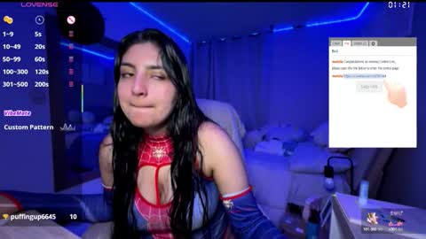 cloe small online show from October 4, 2025, 1:14 am