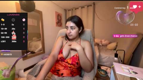 cloe small online show from October 9, 2025, 2:20 am