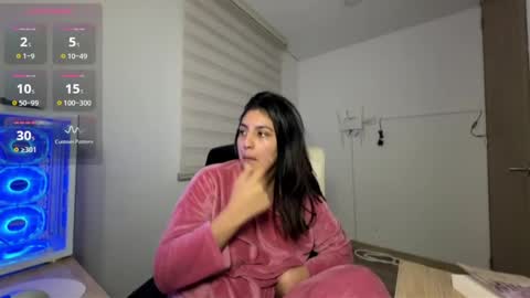 cloe small online show from April 29, 2026, 6:39 am