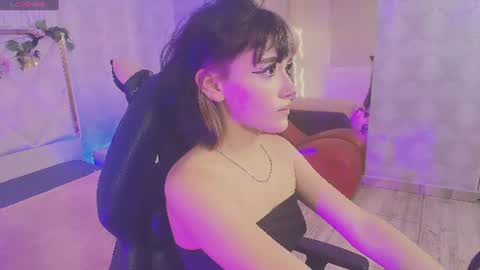 Snapshot of cloee_tay1 chatting on July 24, 2026, 11:19 am cloee_tay1 online show from July 24, 2026, 11:19 am