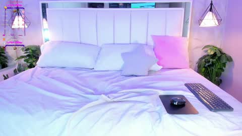 Cloe Harp  online show from January 16, 2025, 2:41 pm