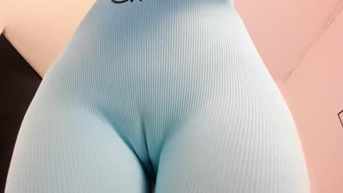 Snapshot of cloehonney chatting on January 20, 2025, 10:59 pm cloe online show from January 20, 2025, 10:59 pm