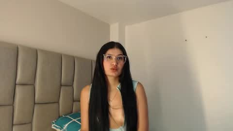 Snapshot of cloehonney chatting on April 13, 2026, 1:38 pm cloe online show from April 13, 2026, 1:38 pm