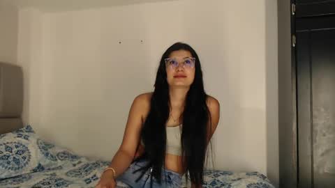 Snapshot of cloehonney chatting on April 22, 2026, 1:12 pm cloe online show from April 22, 2026, 1:12 pm