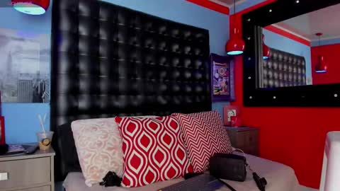 ---Cloe--- online show from November 5, 2025, 7:36 pm