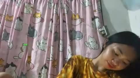 Snapshot of clorahosfeld chatting on April 23, 2026, 12:29 pm Mikki online show from April 23, 2026, 12:29 pm