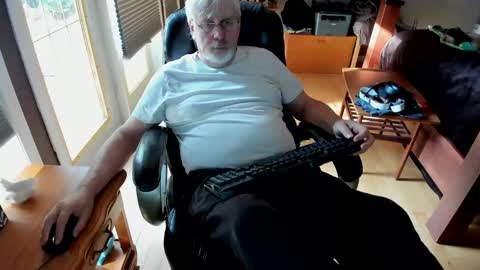 Snapshot of cloudalert62 chatting on November 2, 2025, 6:43 pm cloudalert62 online show from November 2, 2025, 6:43 pm