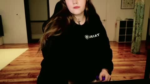 Snapshot of clover_tully chatting on June 3, 2026, 4:59 am Clover online show from June 3, 2026, 4:59 am
