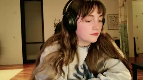 Snapshot of clover_tully chatting on June 4, 2026, 5:02 am Clover online show from June 4, 2026, 5:02 am