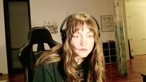 Snapshot of clover_tully chatting on June 6, 2026, 6:18 am Clover online show from June 6, 2026, 6:18 am