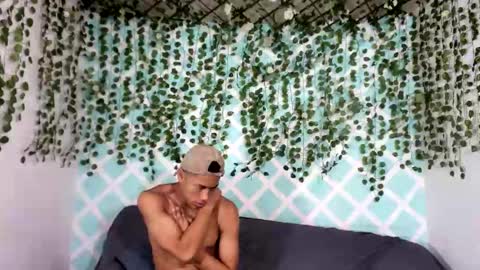 club_latinboys online show from October 12, 2025, 4:28 pm