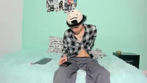 club_latinboys online show from November 7, 2025, 9:15 pm