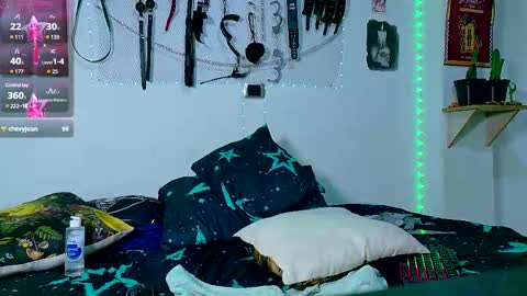 Snapshot of clydexxxbunny chatting on March 5, 2025, 7:49 am Clyde and Bunny online show from March 5, 2025, 7:49 am