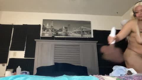 CocaNutt online show from December 3, 2025, 1:42 pm