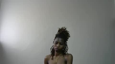 Snapshot of coco_luna chatting on February 10, 2026, 12:42 pm Luna online show from February 10, 2026, 12:42 pm