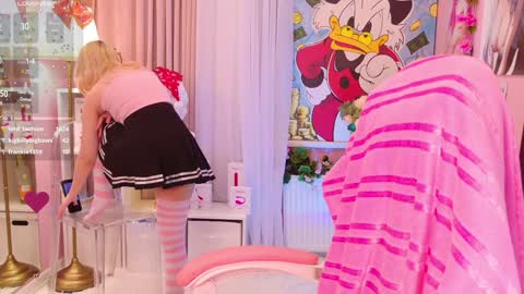 Snapshot of coconut_mia chatting on December 19, 2024, 12:24 am Mia online show from December 19, 2024, 12:24 am