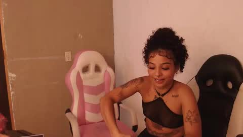 Snapshot of coffe_eyes chatting on October 11, 2025, 4:01 am coffe_eyes online show from October 11, 2025, 4:01 am