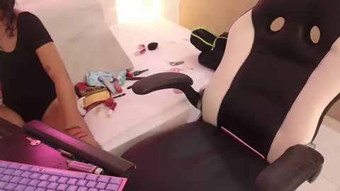 Snapshot of coffe_eyes chatting on October 31, 2025, 8:37 am coffe_eyes online show from October 31, 2025, 8:37 am