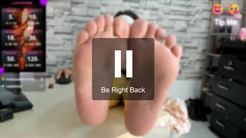 laurita online show from November 14, 2025, 1:59 am