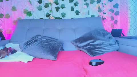 colett online show from October 6, 2025, 11:51 am