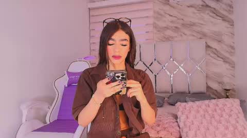 Snapshot of colett_hall chatting on June 2, 2026, 11:56 am colett online show from June 2, 2026, 11:56 am