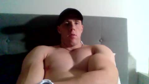 Snapshot of college_muscle chatting on January 8, 2025, 4:44 am foreverxshredded online show from January 8, 2025, 4:44 am
