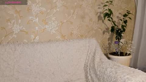 Mia online show from October 15, 2025, 8:09 pm