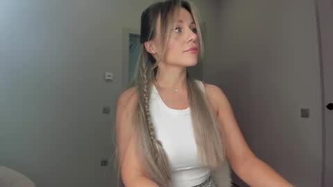 Snapshot of cometoseeme_ chatting on September 10, 2025, 3:34 pm Alice online show from September 10, 2025, 3:34 pm