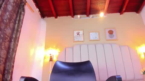 Snapshot of compton_01 chatting on November 12, 2025, 4:13 am COMPTON online show from November 12, 2025, 4:13 am