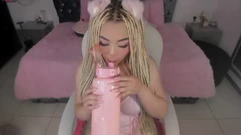 Snapshot of conny_curly chatting on June 15, 2026, 12:40 pm Conny online show from June 15, 2026, 12:40 pm