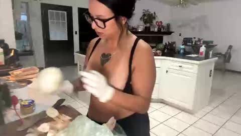 Snapshot of controllercutie chatting on September 14, 2025, 11:59 pm controllercutie online show from September 14, 2025, 11:59 pm