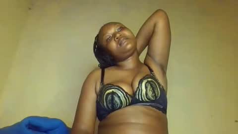 coolgirl001 online show from March 15, 2026, 5:35 am